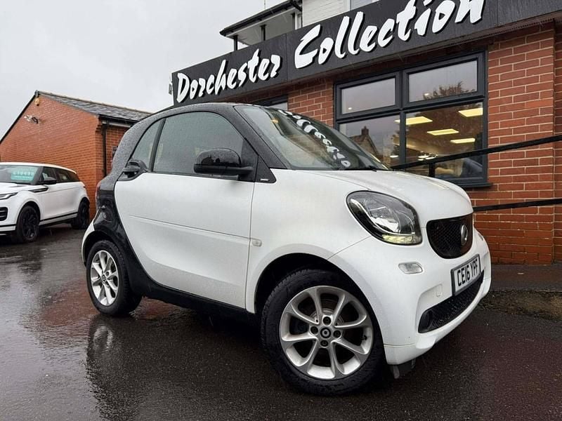White Used 2016 Smart ForTwo Coupé Passion Premium Coupe | £5,995 (Good price) - Image 1/4