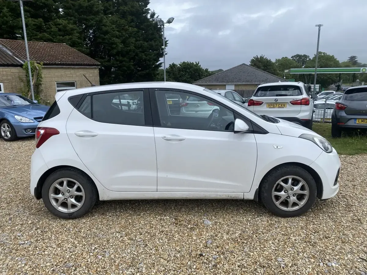 Used Hyundai i10 SE 2014 White Hatchback