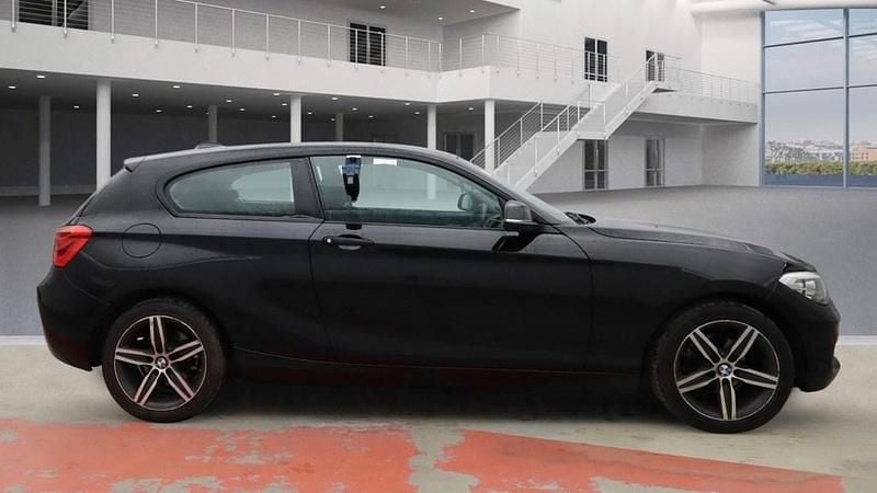Used BMW 118 Sport Line 2017 Sapphire black Hatchback