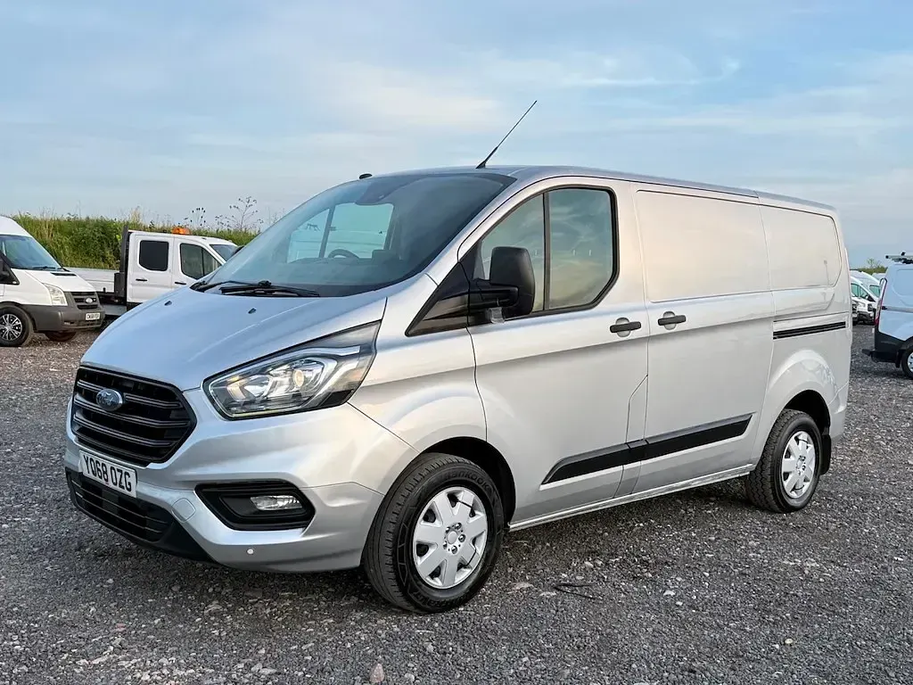 Usado Ford Transit Custom Trend 105 HP (77 kW) 2019 Prateado Van