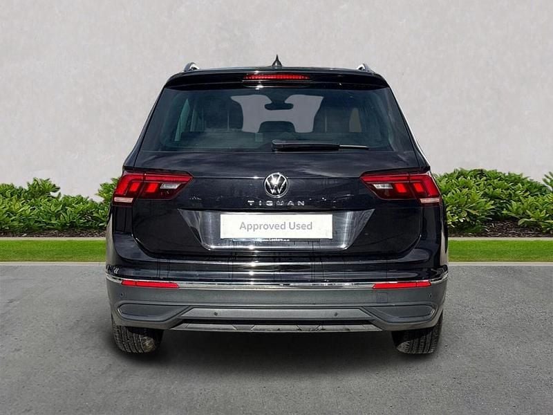 Used VW Tiguan Active 150 HP (110 kW) 2022 Black SUV