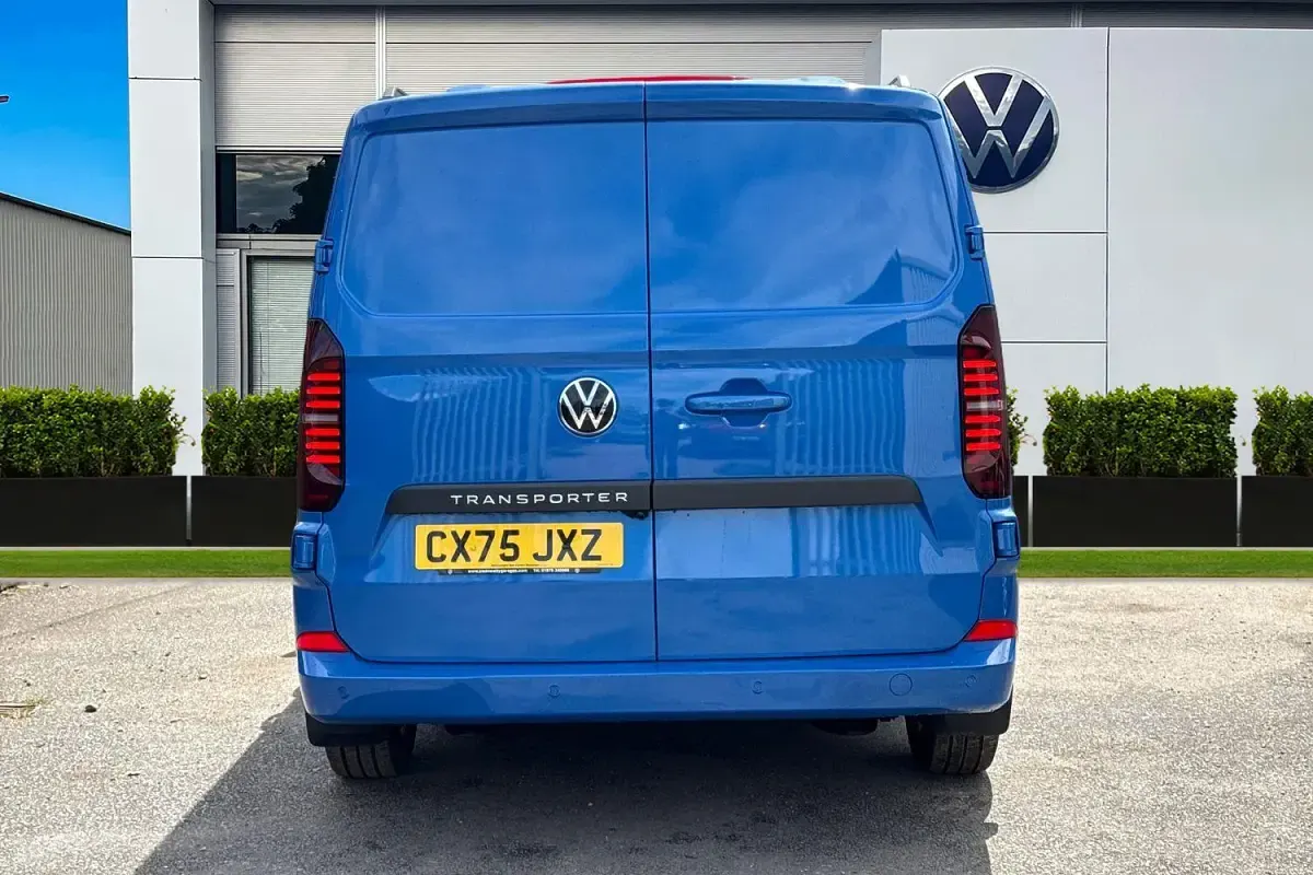 New VW T7 Pro 148 HP (108 kW) 2025 Blue Van