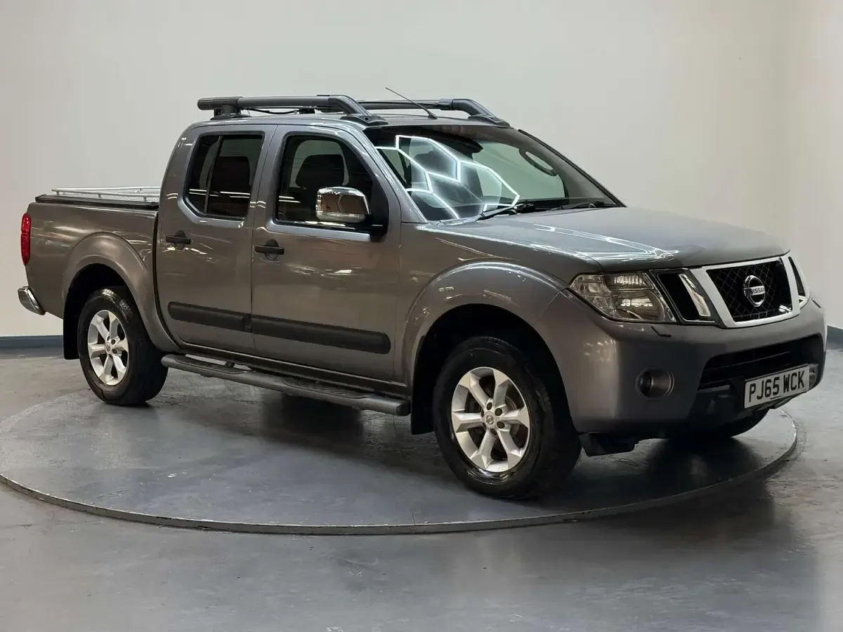 Used Nissan Navara Tekna 190 HP (139 kW) 2015 Grey Pickup