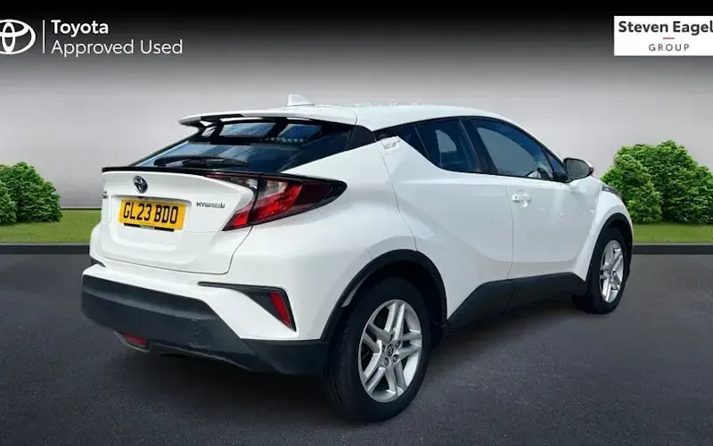 Used Toyota C-HR 122 HP (89 kW) 2023 White SUV