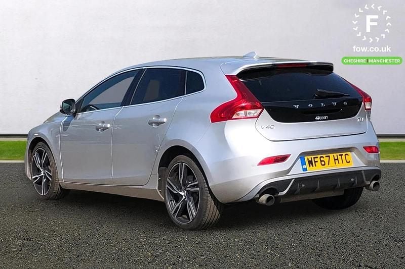 Begagnad Volvo V40 R-Design Pro 2017 Silver Halvkombi