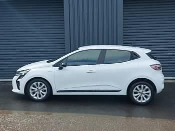 Używany Renault Clio V Evolution 90 KM (66 kW) 2024 Biały Hatchback