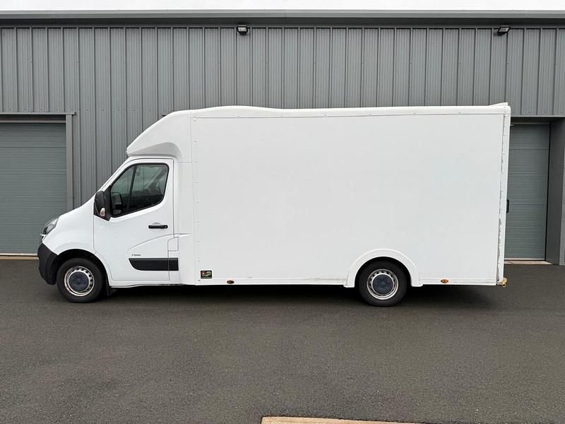 Used Vauxhall Movano 135 HP (99 kW) 2021 White MPV