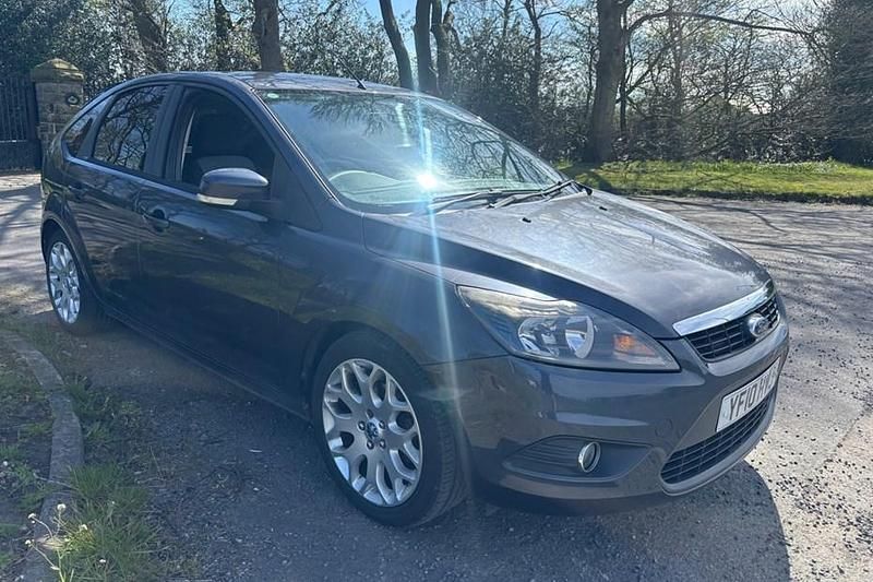 Used Ford Focus Zetec 99 HP (72 kW) 2010 Grey Hatchback