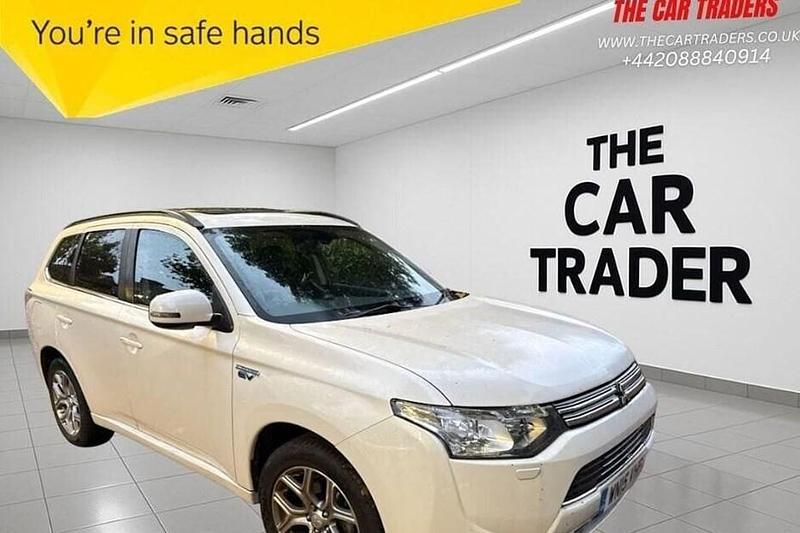 White Used 2015 Mitsubishi Outlander P-HEV Estate | £9,288 (Good price) - Image 1/1