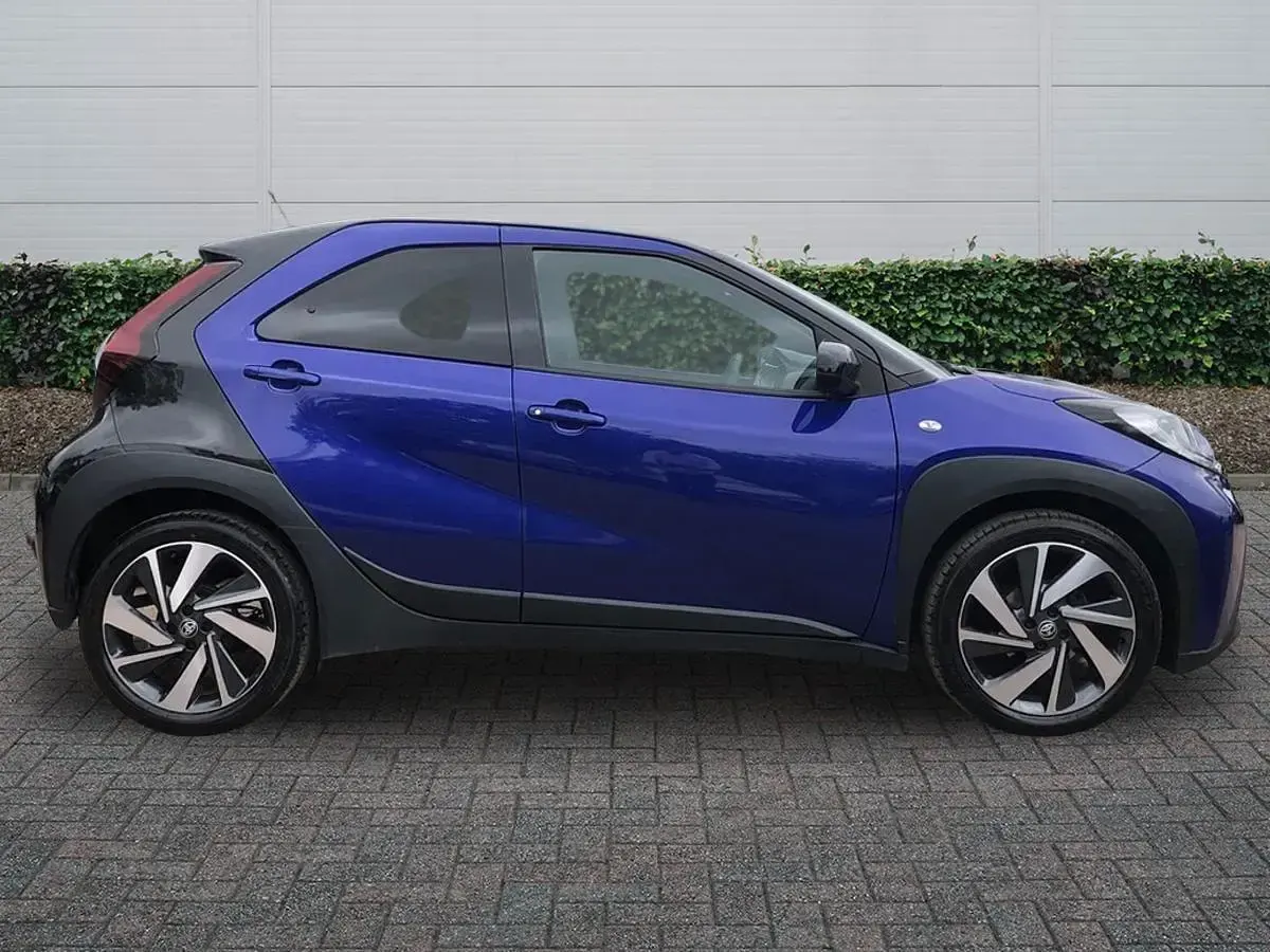 Used Toyota Aygo X 72 HP (52 kW) 2024 Blue SUV