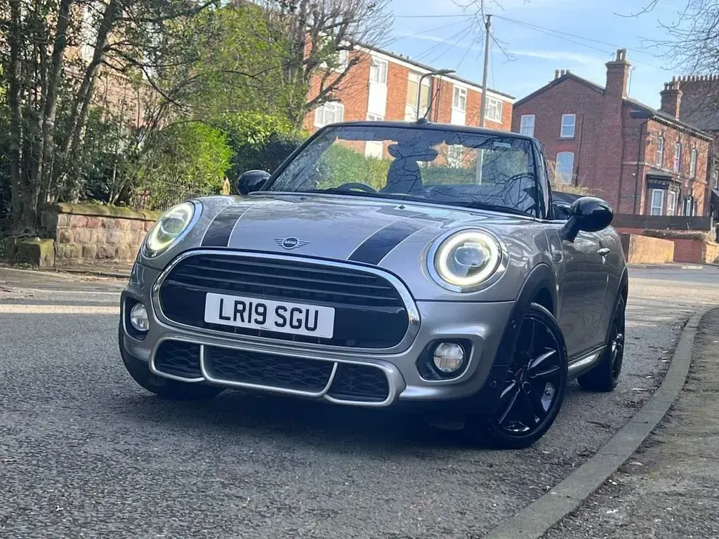 Begagnad Mini Cooper Cabriolet Sport 136 HK (100 kW) 2019 Silver Cab