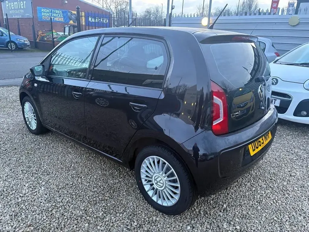 Begagnad VW up! 2013 Svart Halvkombi