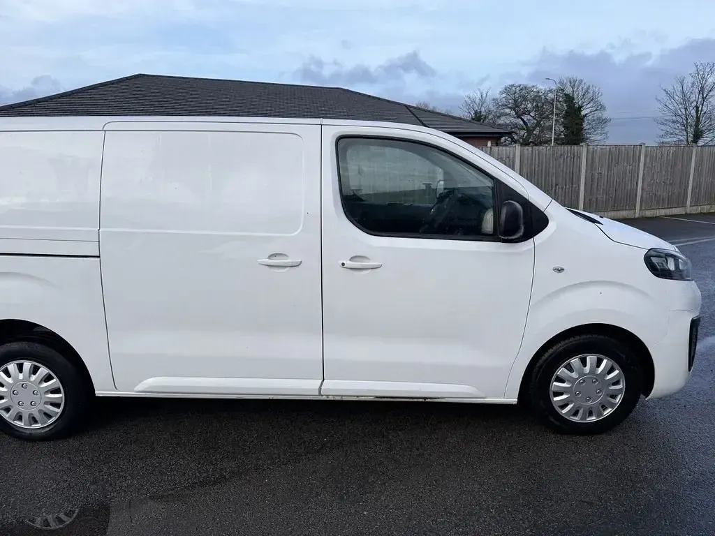 Gebraucht Vauxhall Vivaro Sportive 100 PS (73 kW) 2020 Weiß Van / Kleinbus