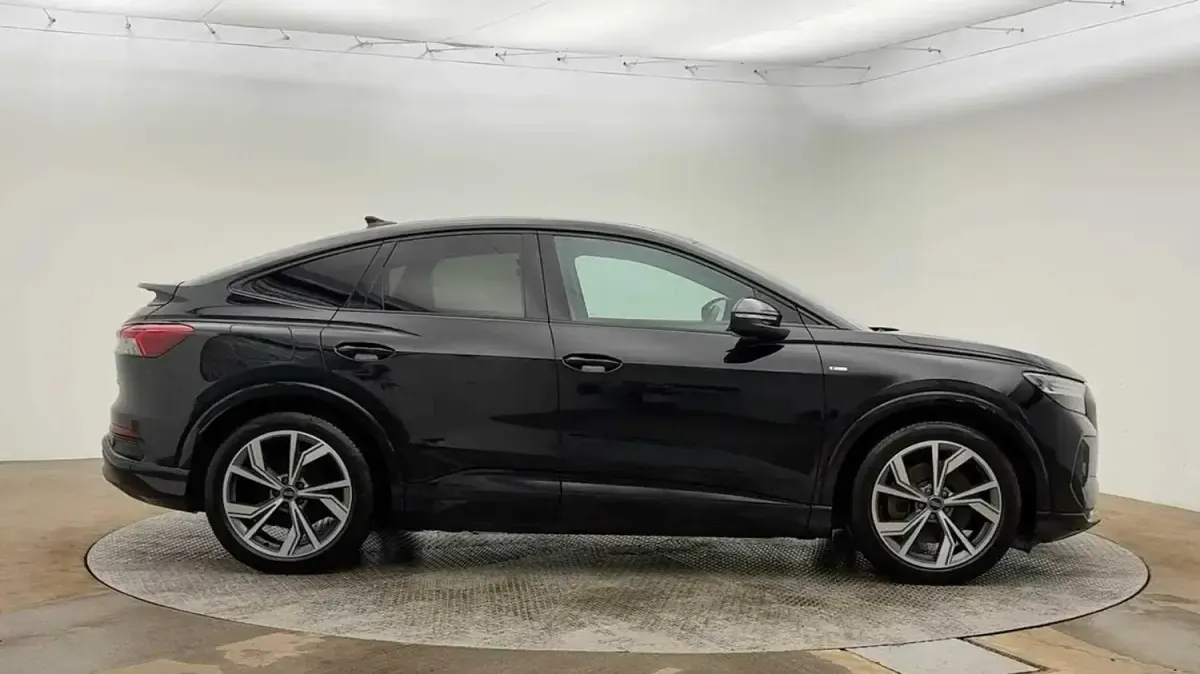 Gebraucht Audi Q4 e-tron Black Edition 219 kW (299 PS) 2022 Schwarz SUV