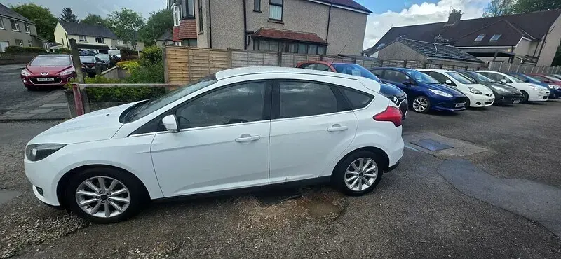 Used Ford Focus Titanium 125 HP (91 kW) 2017 White Hatchback