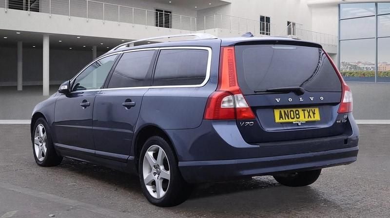 Usado Volvo V70 SE Lux 2008 Azul Carrinha