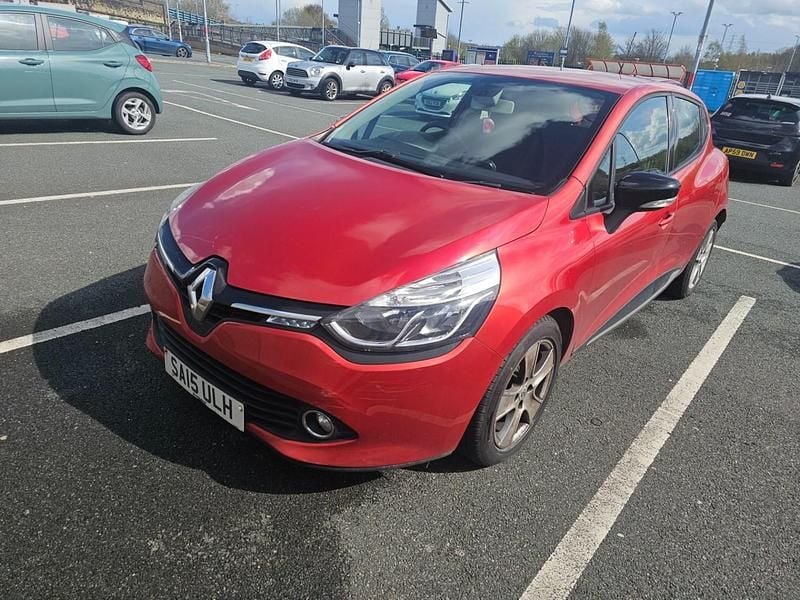 Used Renault Clio IV Dynamique 75 HP (55 kW) 2015 Red Hatchback