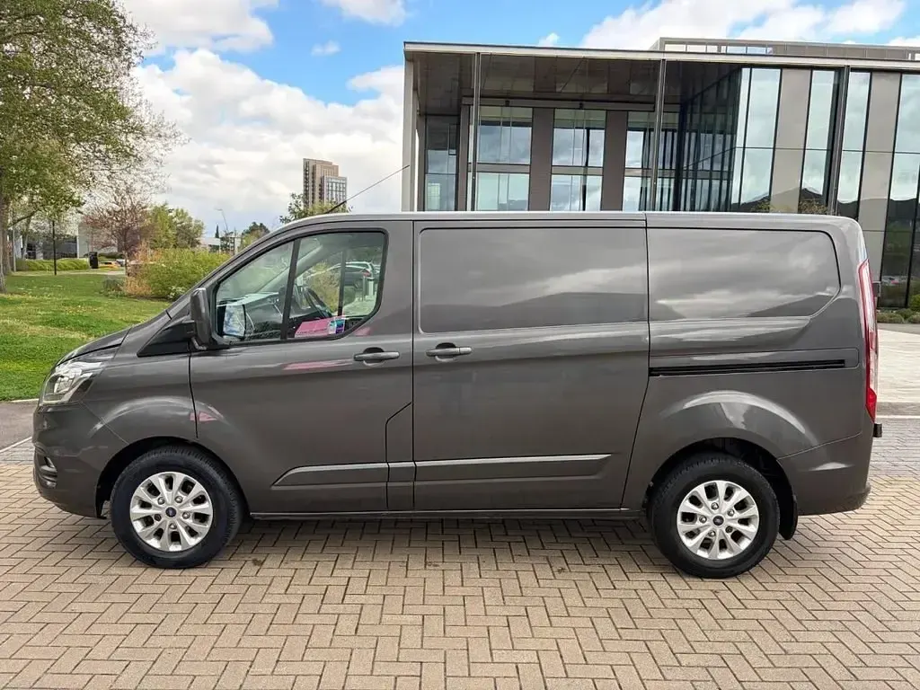 Usado Ford Transit Custom Limited 130 HP (95 kW) 2020 Cinzento Van