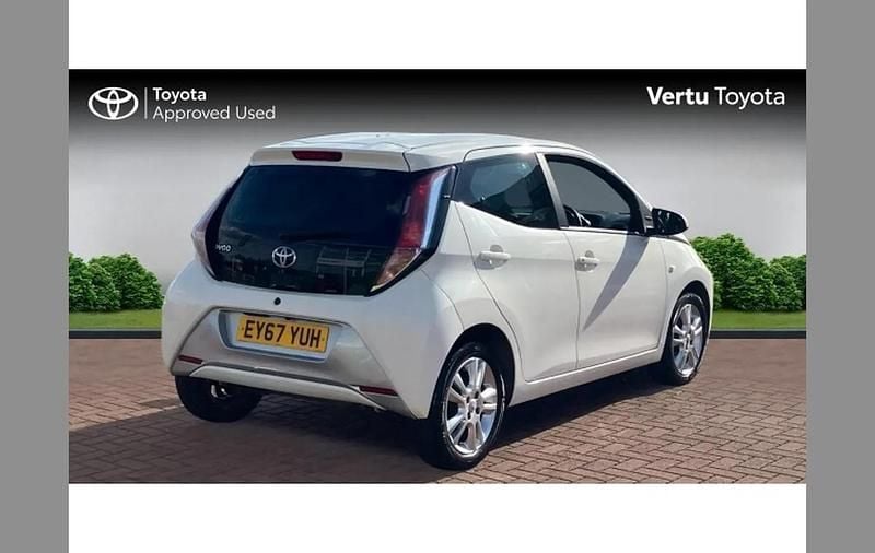 Used Toyota Aygo X-play 72 HP (52 kW) 2017 White Hatchback