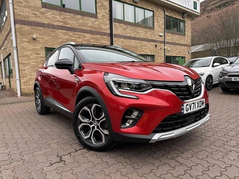 Flame red with diamond black roof Used 2022 Renault Captur Version S SUV | £12,690 (Good price) - Image 1/4
