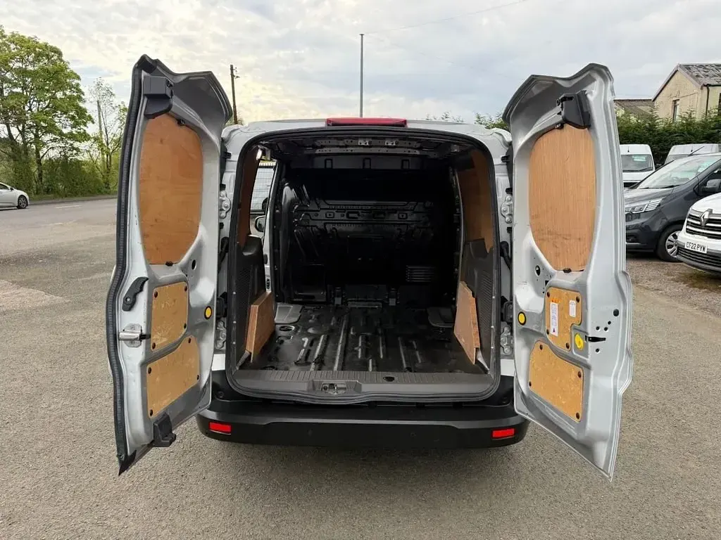 Begagnad Ford Transit Connect Limited 120 HK (88 kW) 2022 Silver Minibuss