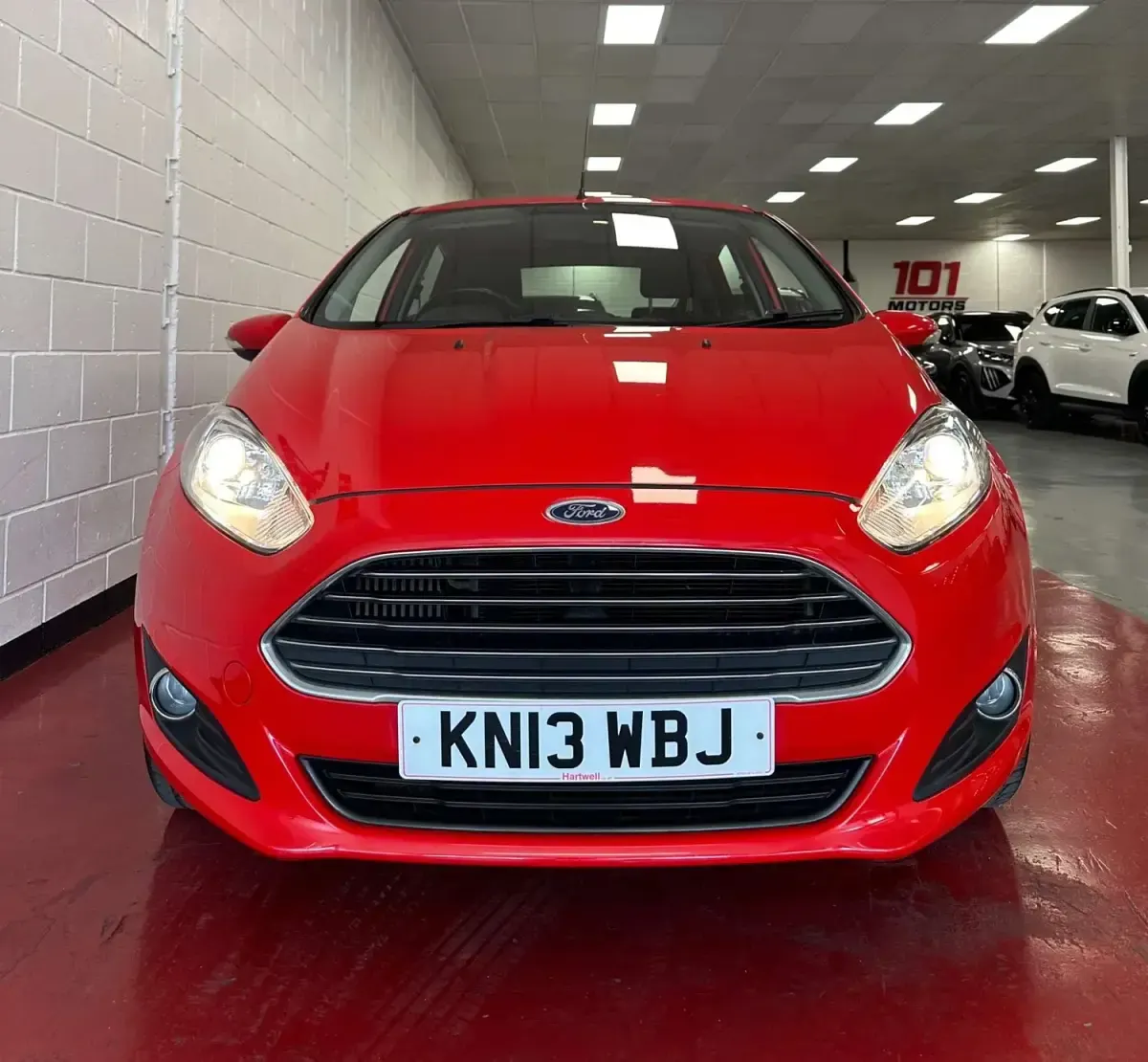Begagnad Ford Fiesta Zetec 2013 Röd Halvkombi