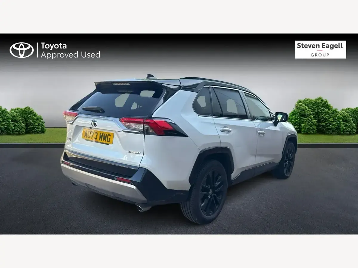 Used Toyota RAV4 218 HP (160 kW) 2023 White/black SUV