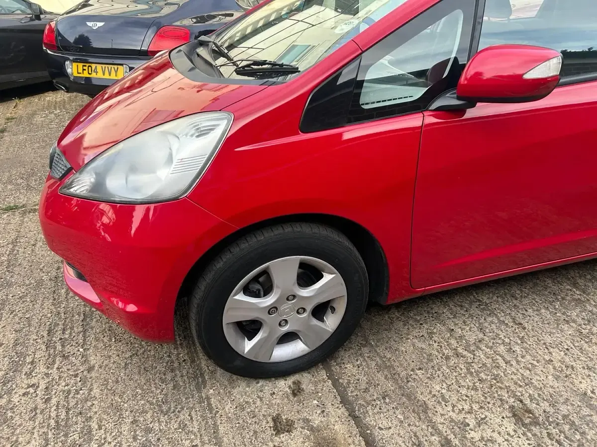 Used Honda Jazz ES 100 HP (73 kW) 2009 Red Hatchback