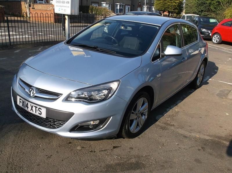Used Vauxhall Astra SRi 2014 Silver Hatchback