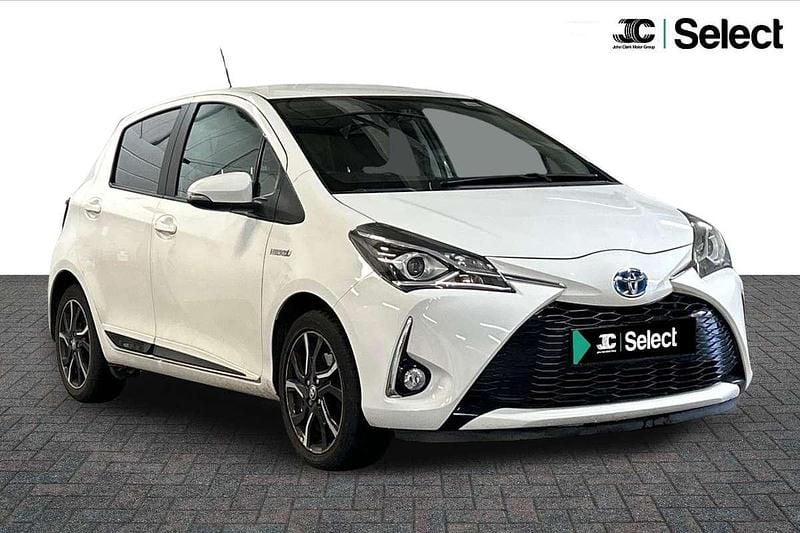 White Used 2017 Toyota Yaris Hybrid Design Hatchback | £11,600 (Fair price) - Image 1/4