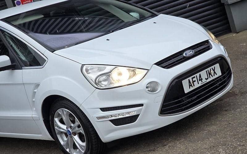 Used Ford S-MAX Titanium 163 HP (119 kW) 2014 White MPV
