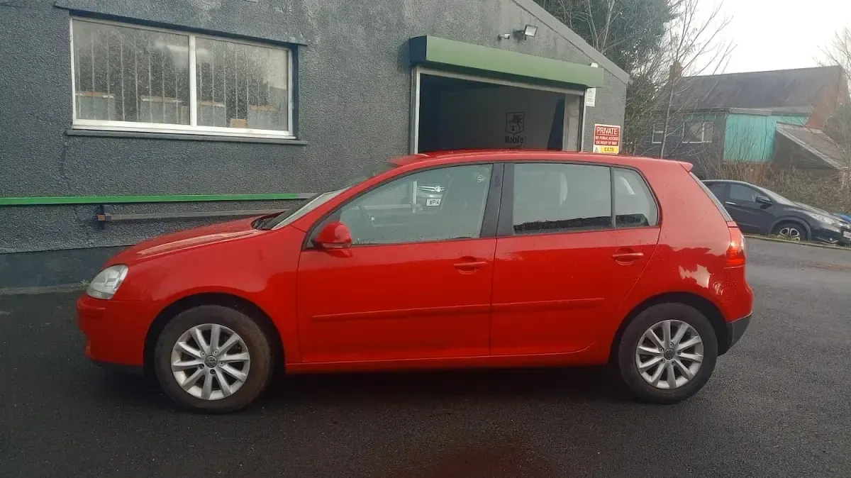 Used VW Golf V Match 105 HP (77 kW) 2008 Red Hatchback