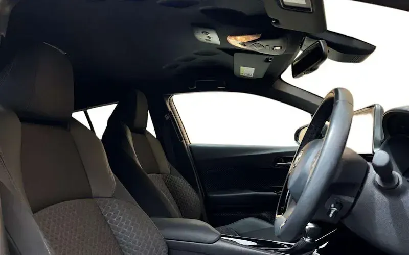 Usado Toyota C-HR Design 122 HP (89 kW) 2023 Cinzento SUV