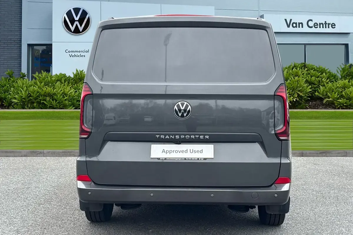 Usado VW Transporter Pro 110 HP (80 kW) 2025 Cinzento Van