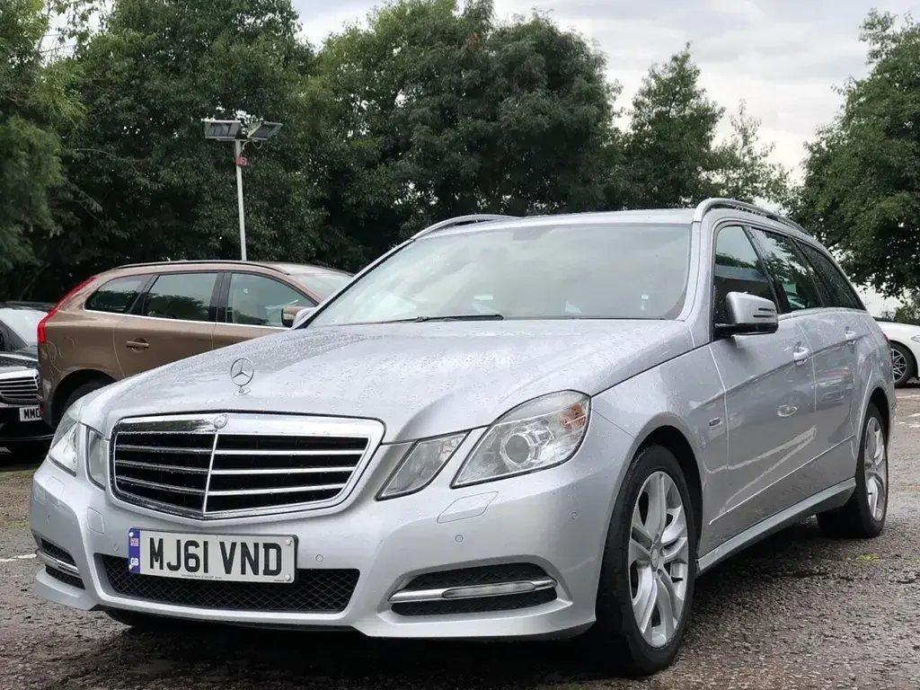 Used Mercedes E220 Executive 170 HP (125 kW) 2011 Silver Estate