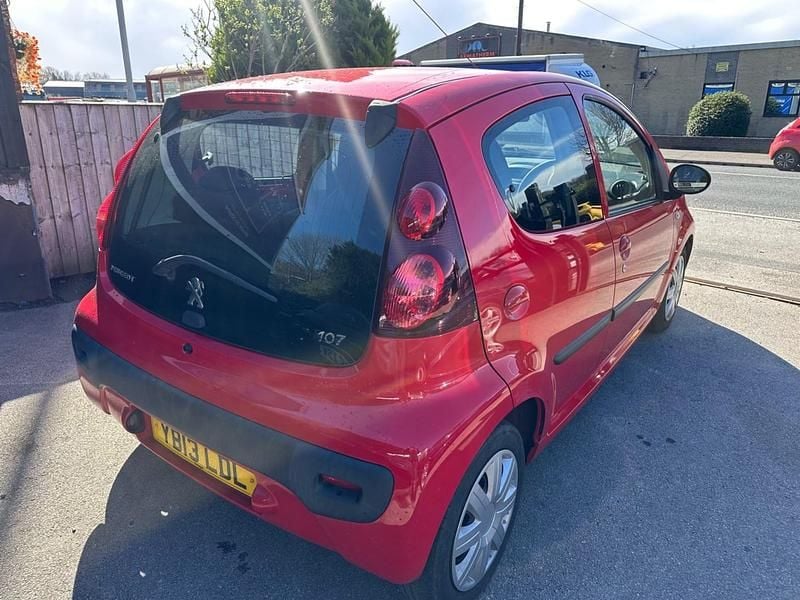 Used Peugeot 107 Active 68 HP (50 kW) 2013 Red Hatchback