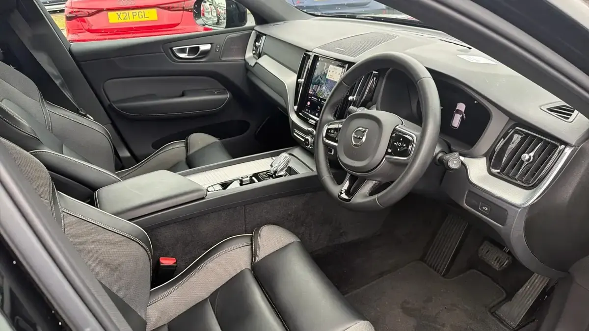Used Volvo XC60 Plus 197 HP (144 kW) 2023 Black SUV