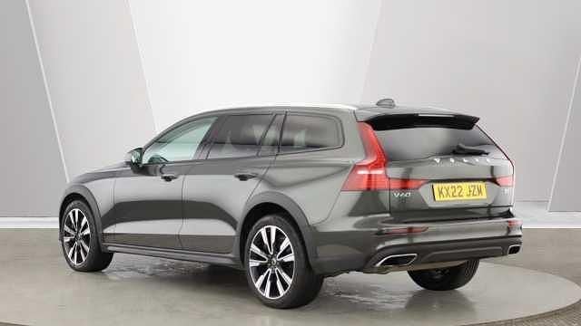 Used Volvo V60 CC 250 HP (183 kW) 2022 Estate