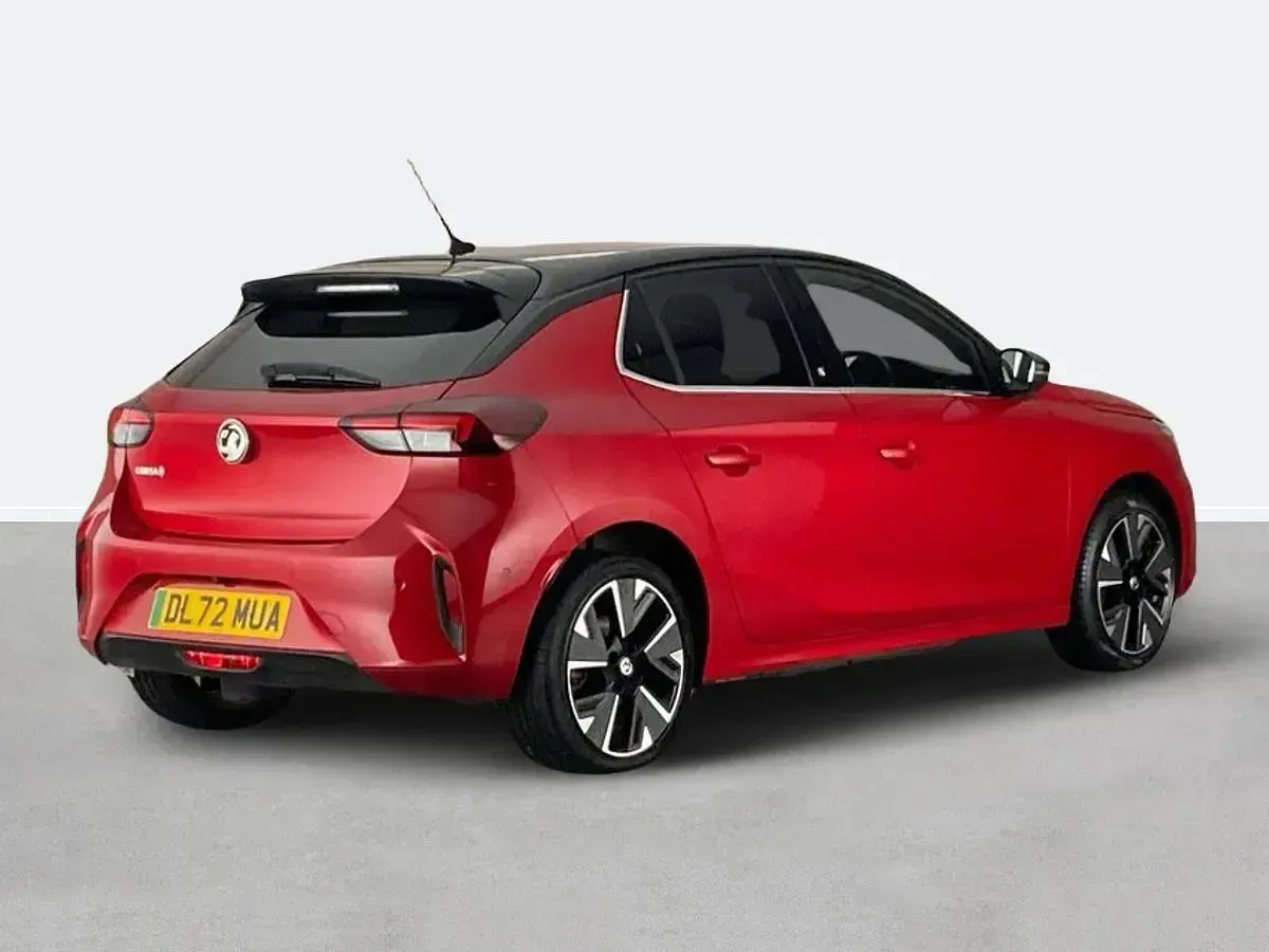 Usado Vauxhall Corsa-e Ultimate 100 kW (136 HP) 2023 Vermelho Citadino
