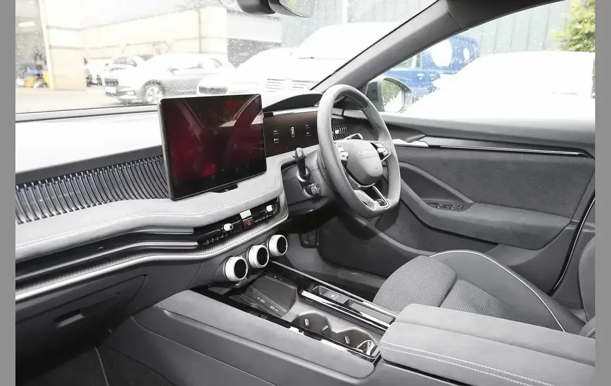 New Skoda Superb SportLine 200 HP (147 kW) 2026 Silver Estate