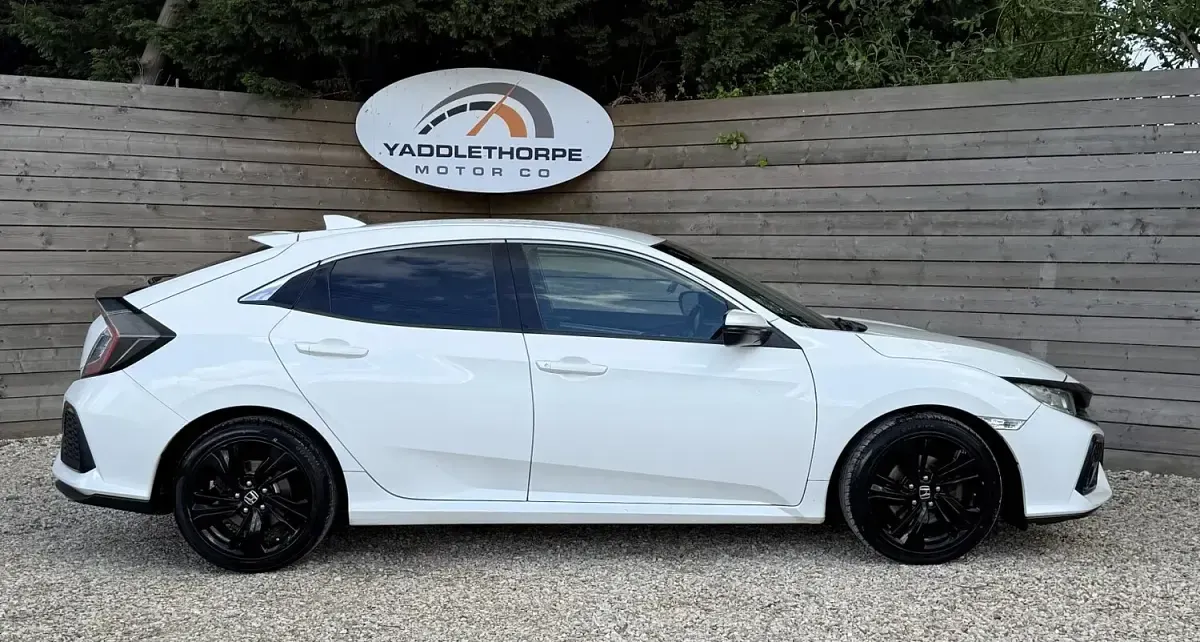 Used Honda Civic SR 120 HP (88 kW) 2019 White Hatchback