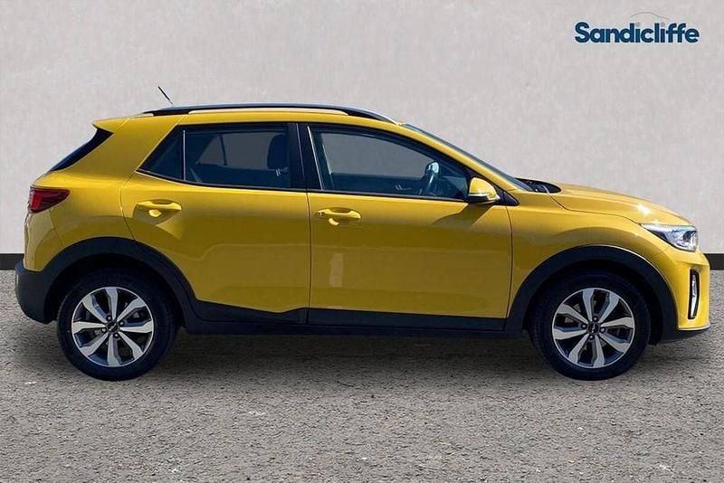 Second-hand Kia Stonic 101 CP (74 kW) 2024 Galben SUV