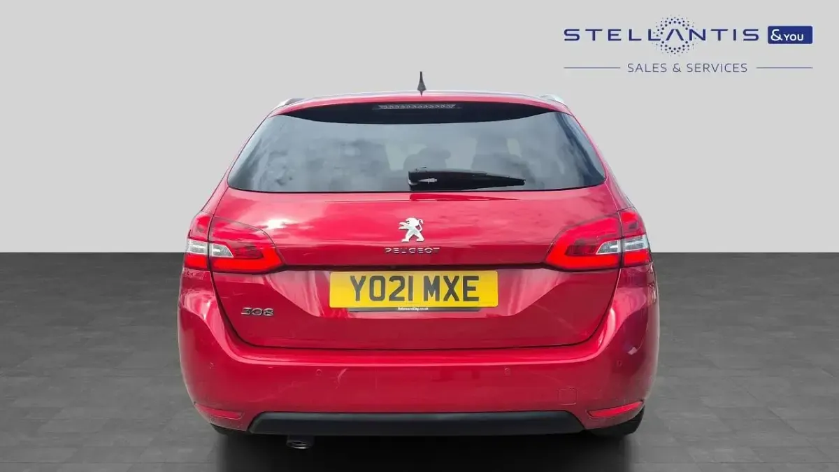 Used Peugeot 308 SW Allure 129 HP (94 kW) 2021 Red Estate