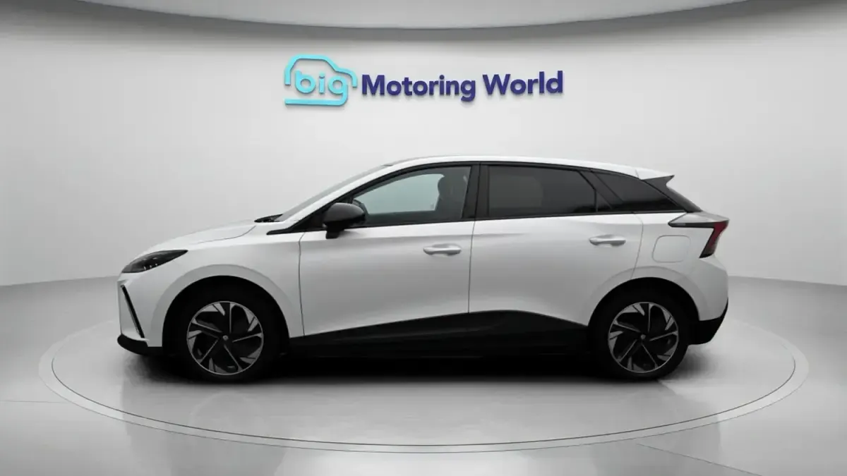 Begagnad MG MG4 EV Trophy 319 kW (435 HK) 2023 Vit Halvkombi