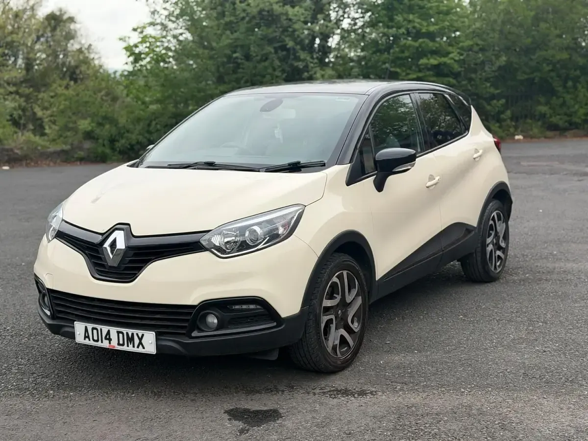 Used Renault Captur Dynamique 90 HP (66 kW) 2014 Cream/black SUV