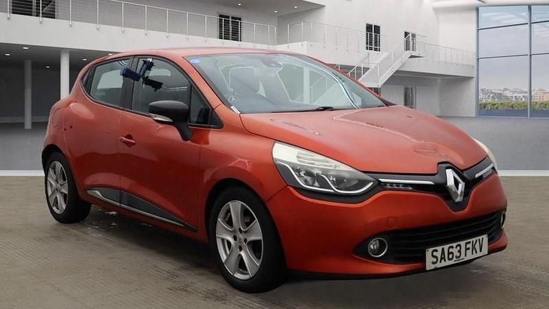 Used Renault Clio IV Dynamique 90 HP (66 kW) 2013 Red Hatchback