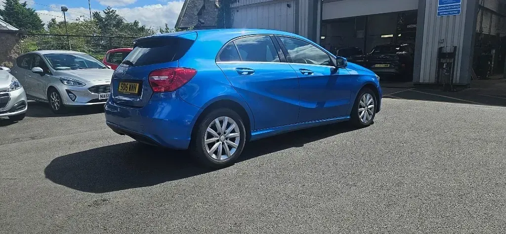 Used Mercedes A180 SE 122 HP (89 kW) 2015 Blue Hatchback