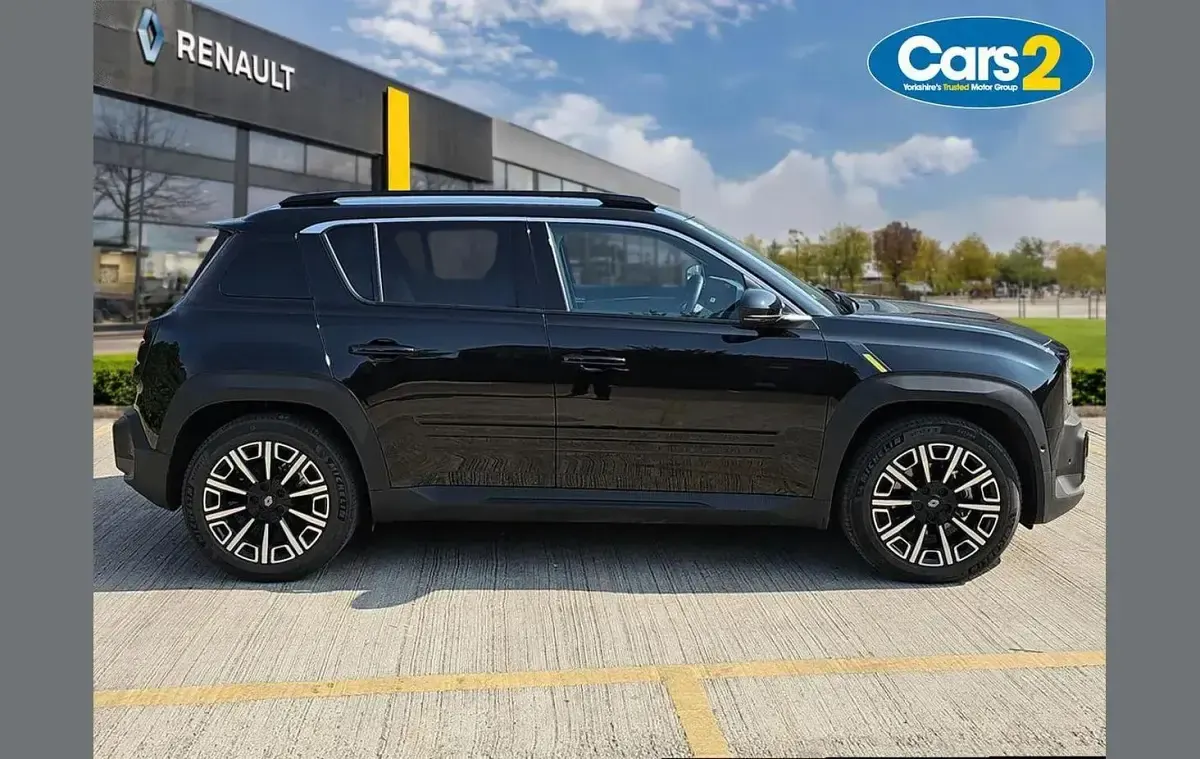 Used Renault R4 Iconic 110 kW (150 HP) 2025 Black SUV