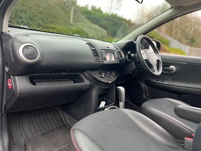 Begagnad Nissan Note Tekna 110 HK (80 kW) 2011 Svart Halvkombi