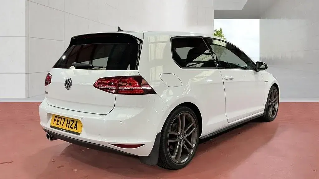 Used VW Golf VII GTD 184 HP (135 kW) 2017 White Hatchback